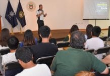 Piloto profesional plática con estudiantes de la UDLAP sobre importancia de producir una buena civilización viario