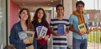 Mesa Directiva de Teatro dona libros en pro del lucro de la formación teatral de la UDLAP