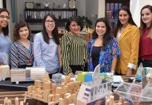 Estudiantes de Edificación de interiores presentan su plan en presencia de AMANC