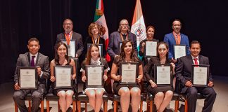 UDLAP entrega reconocimientos Scholar UDLAP y la Medalla Compromiso con la Educación UDLAP