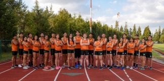 La Tribu Verde de atletismo exploración entibiar la pista del CEM