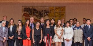 Ex primer ministro de Irlanda platica con estudiantes de la UDLAP