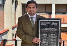 Decano UDLAP recibe examen de la ANFEI 