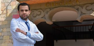 Egresado UDLAP recibe premio a la Excelencia Académica otorgado por el Instituto Sabio Pfizer y la AMFEM 