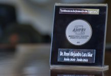 Otorgan medalla Ing. José Emilio Amores Cañals, a decano de la UDLAP 