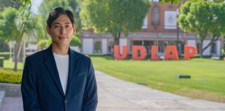 El violonchelista internacional Tadao Hermida Ito imparte clases magistrales en la UDLAP