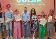 Estudiantes UDLAP reciben agradecimiento por parte de directivo de Pelikan