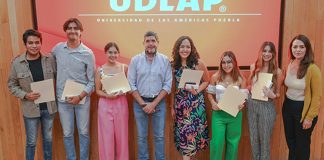 Estudiantes UDLAP reciben agradecimiento por parte de directivo de Pelikan