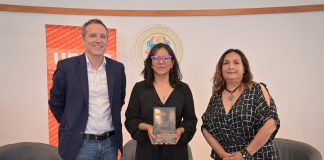 La escritora Socorro Venegas comparte sus experiencias con estudiantes de la UDLAP