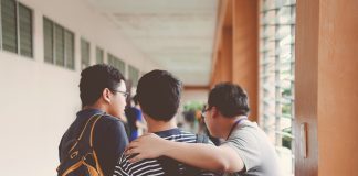 ¿Cómo se sostiene la autoridad de los padres y de los maestros delante los adolescentes, hoy?